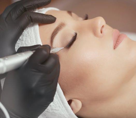 Permanent makeup on eyes performed by our special in Lutry Lausanne